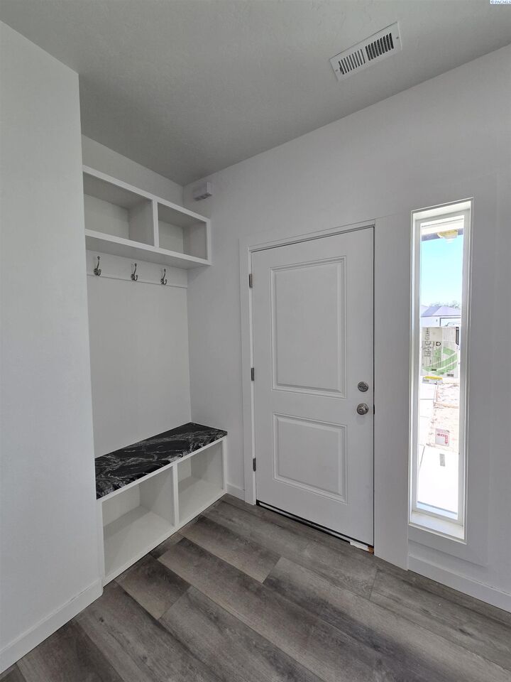 Property Photo:  2134 S Elm Pl  WA 99337 