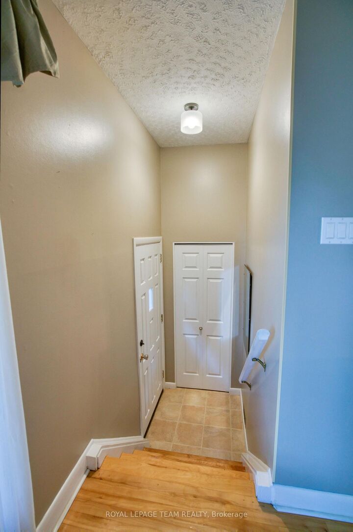 Property Photo:  1072 Aldea Avenue  ON K1H 8B9 