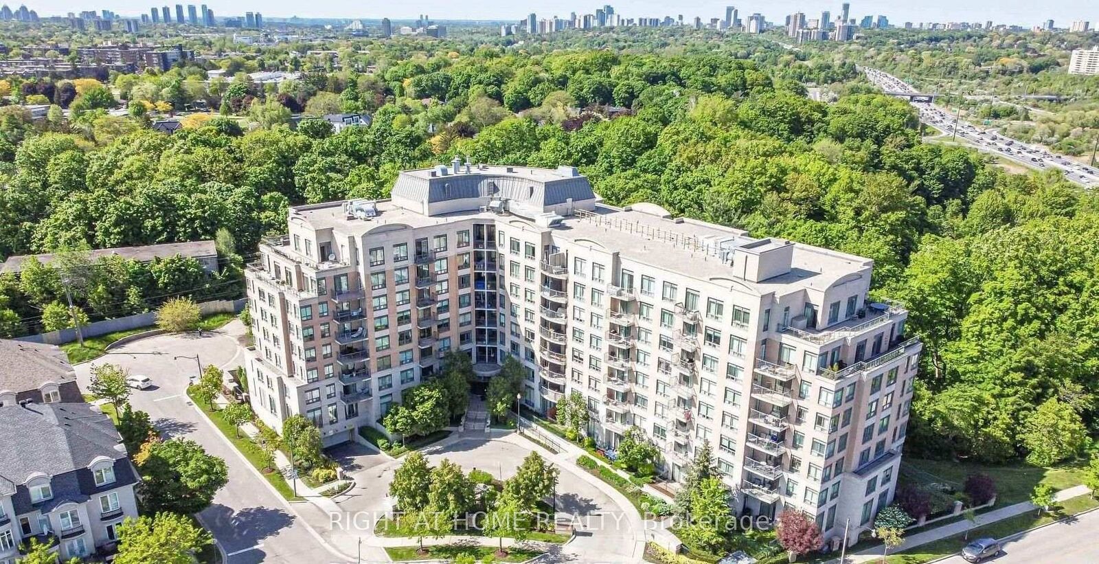 Property Photo: 16 Dallimore Circle Ph2 ON M3C 4C4