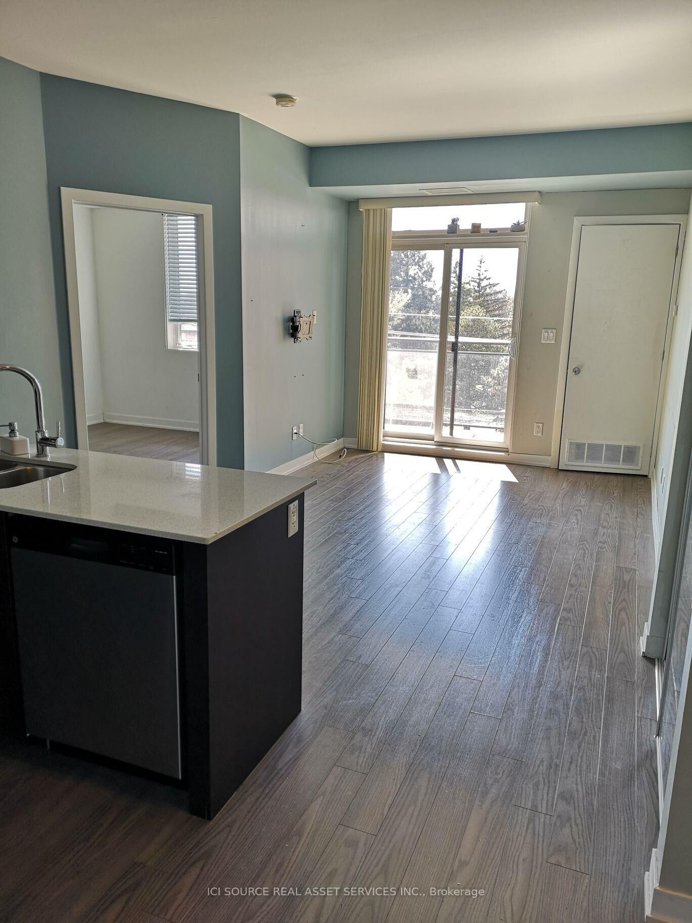 Property Photo:  3560 St. Clair Avenue E 423  ON M1K 0A9 