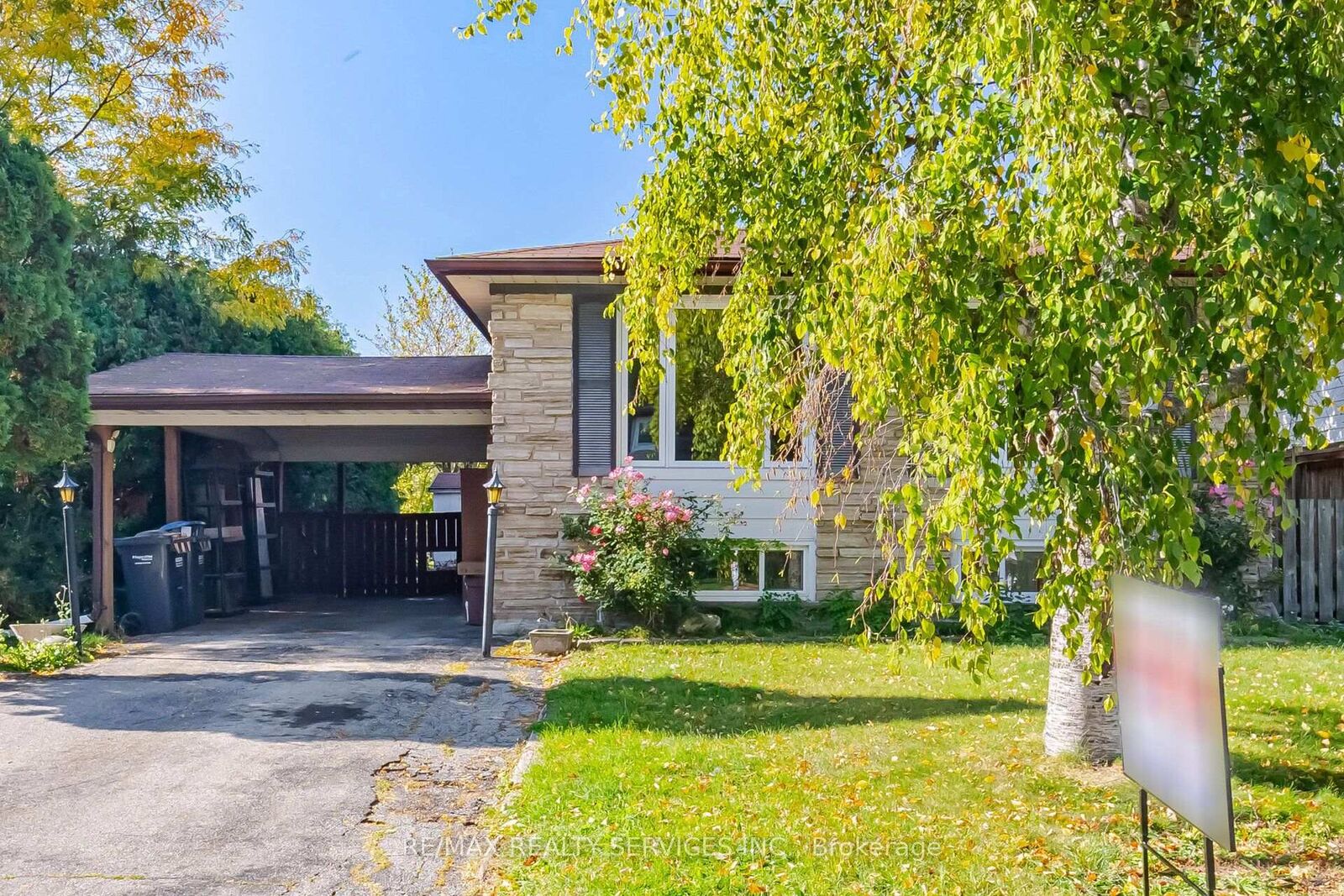 Property Photo:  49 Ferndale Crescent  ON L6W 1G1 