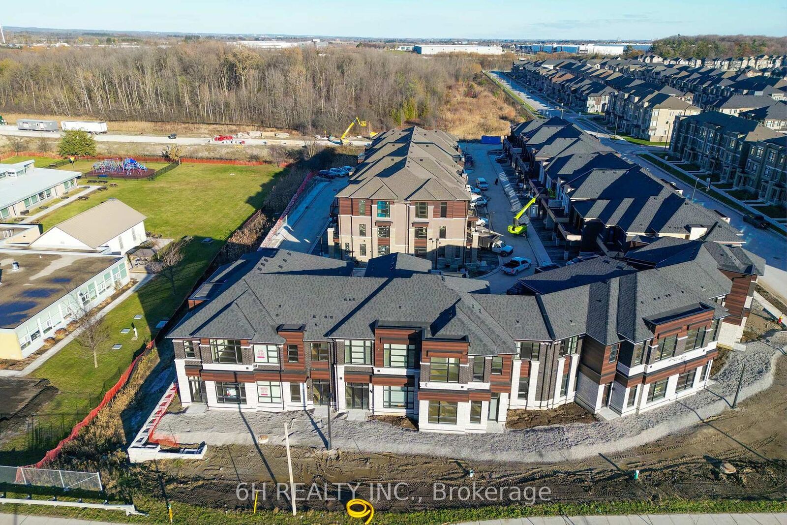 Property Photo:  