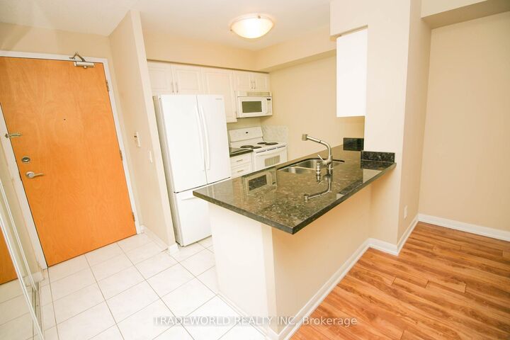 Property Photo:  4968 Yonge Street 3212  ON M2N 7G9 