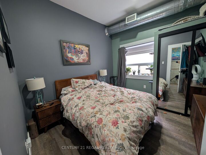 Property Photo:  923 Kingston Road 2  ON M4E 1S6 
