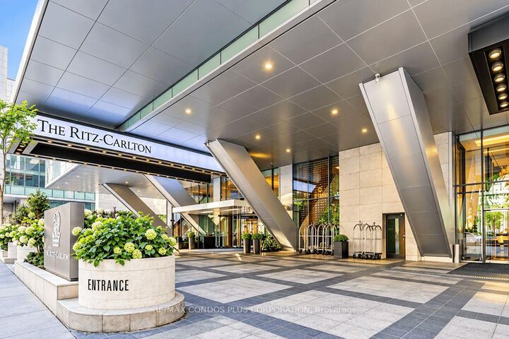 Property Photo:  183 Wellington Street W 2705  ON M5V 0A1 