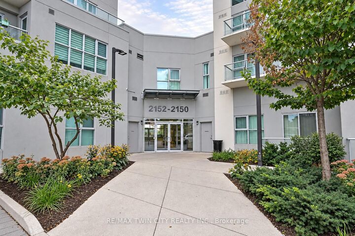 Property Photo:  2152 Lawrence Avenue E 1206  ON M1R 0B5 