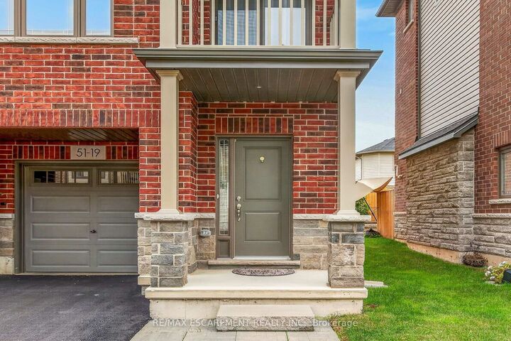 Property Photo:  19 Picardy Drive 51  ON L8J 0M7 