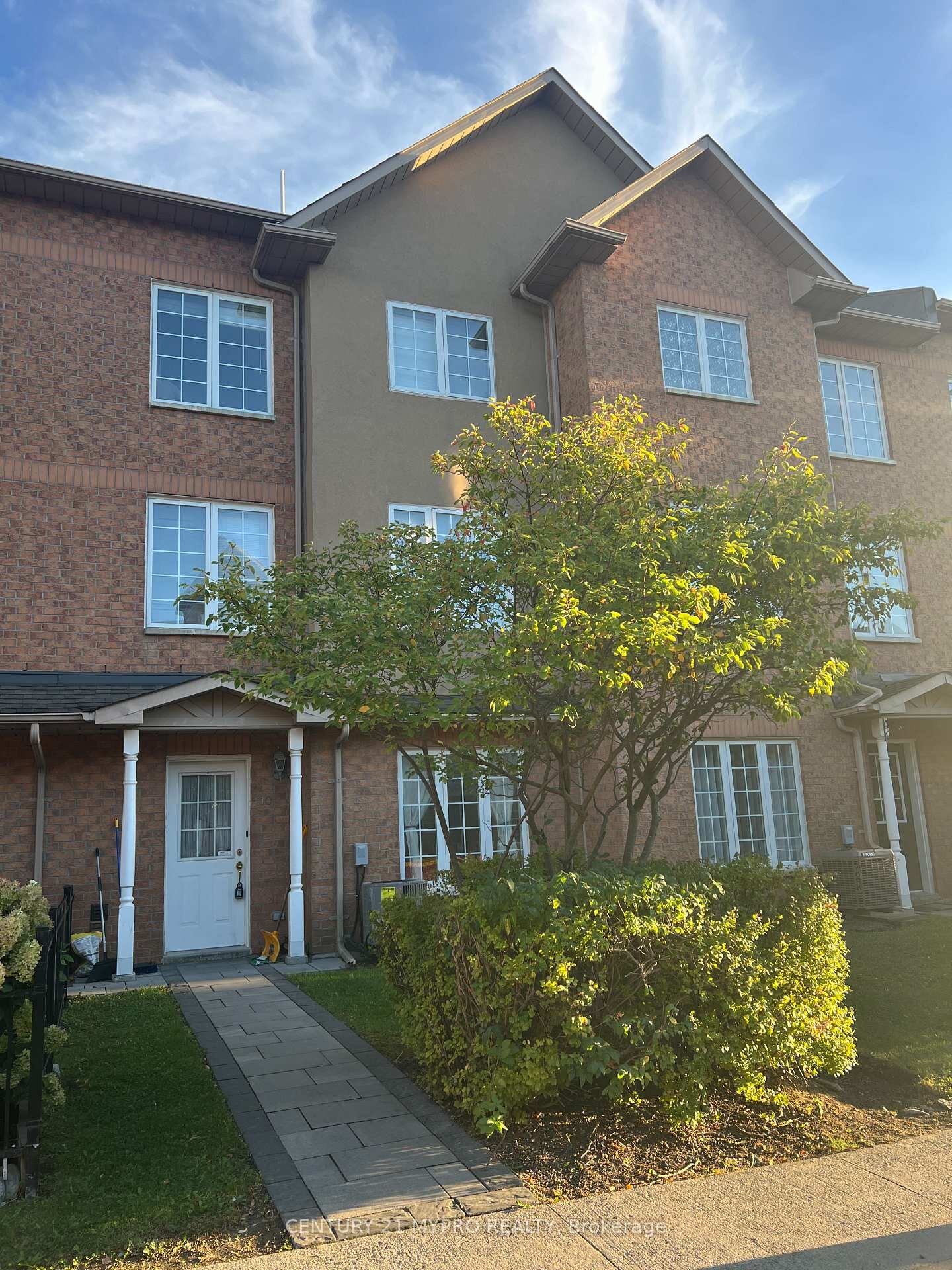Property Photo:  15 St Moritz Way 10  ON L3R 4G2 
