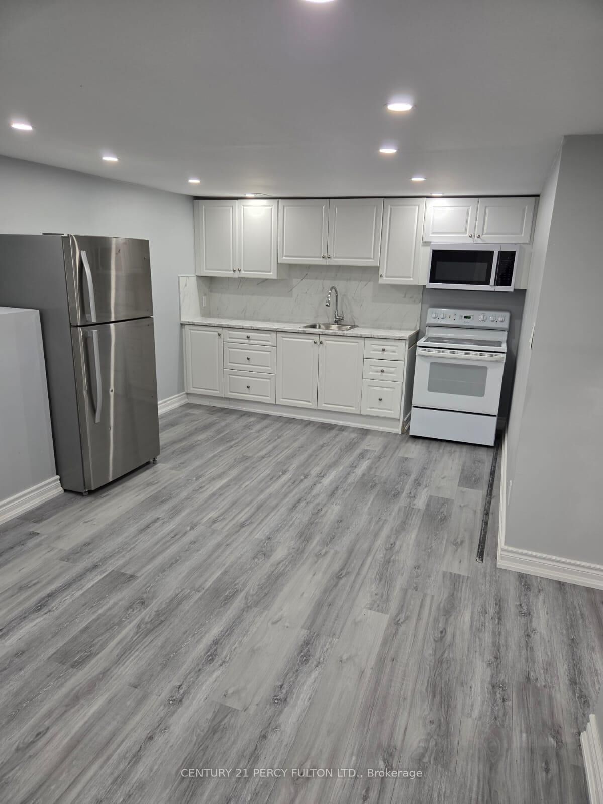 Property Photo:  158 Eastmount Street Bsmt  ON L1G 6K6 