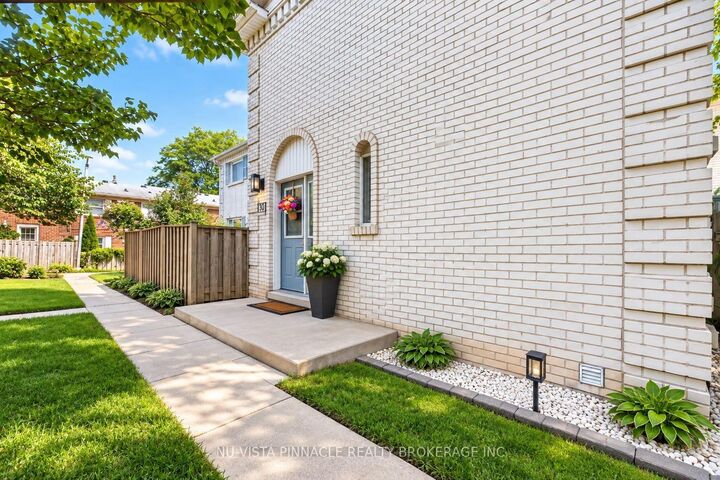 Property Photo:  370 Homestead Court 13  ON N6G 2E9 