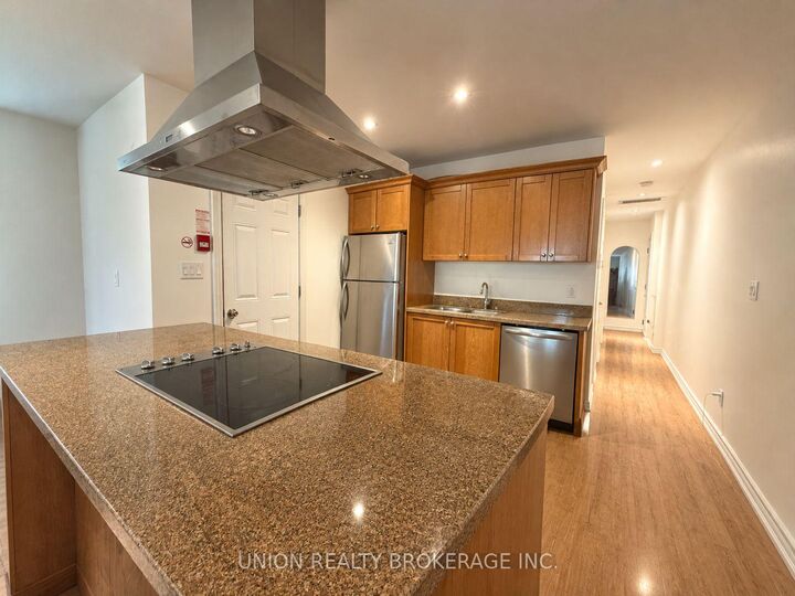 Property Photo:  85 Beech Avenue 9  ON M4E 3H5 
