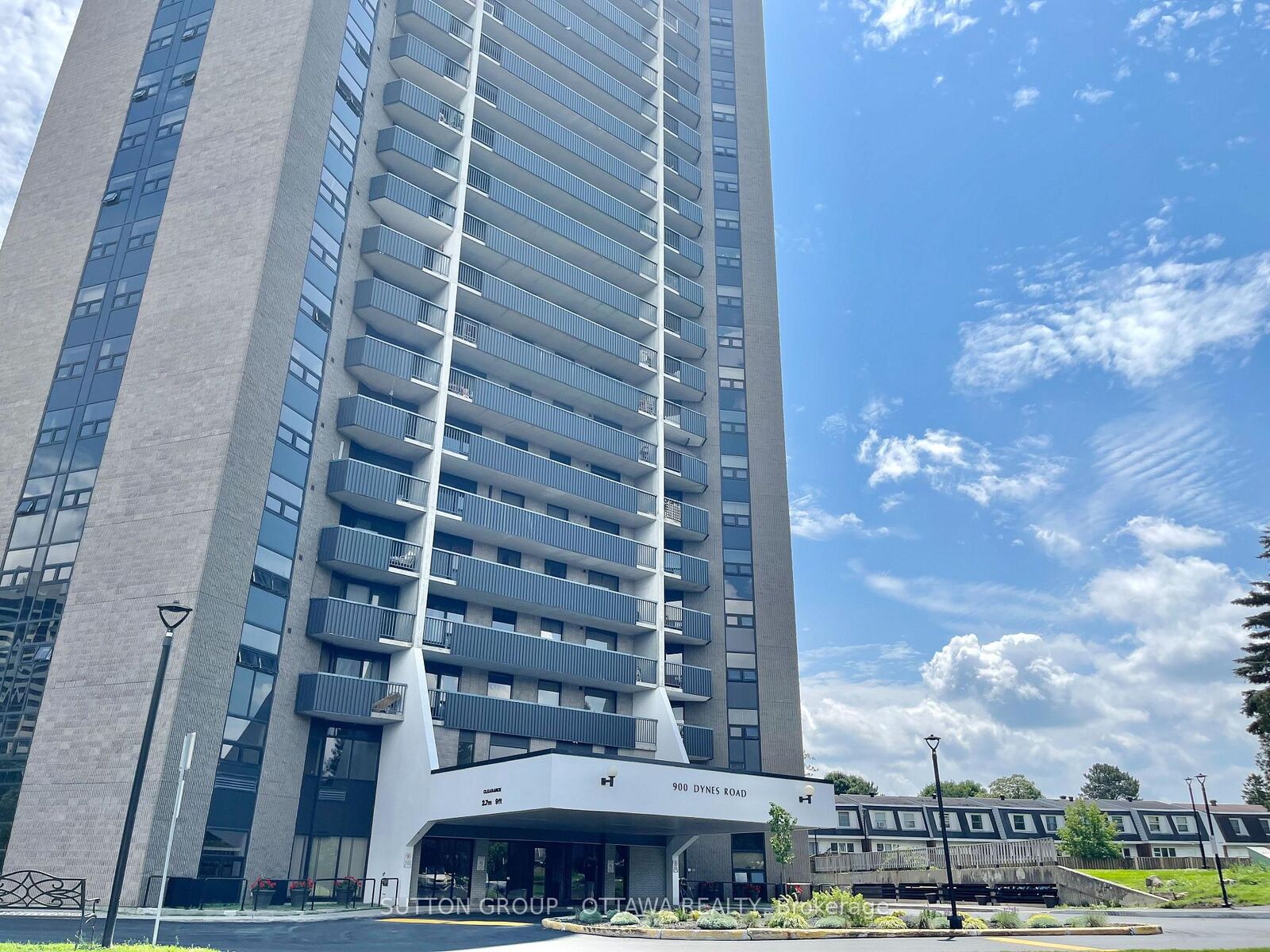 Property Photo:  900 Dynes Road 1908  ON K2C 3L6 