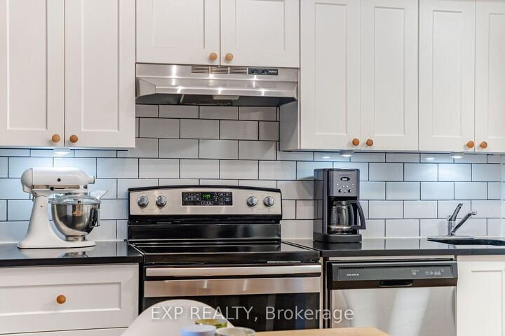Property Photo:  60 Heintzman Street 1030  ON M6P 5A1 