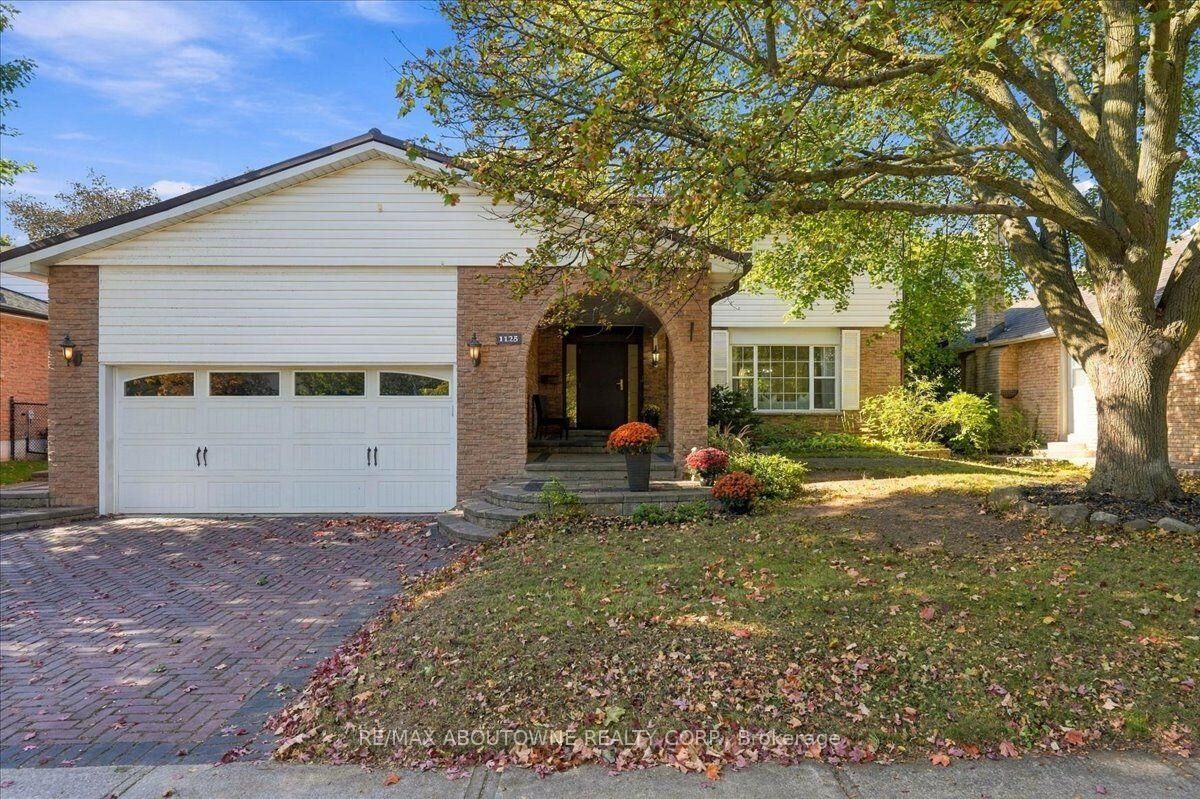 Property Photo: 1125 Grand Boulevard ON L6H 2X2