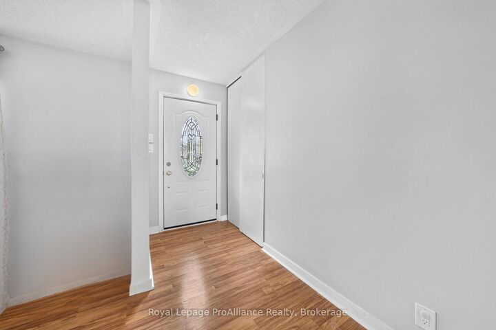 Property Photo:  26 Lexington Crescent  ON K8P 4L1 