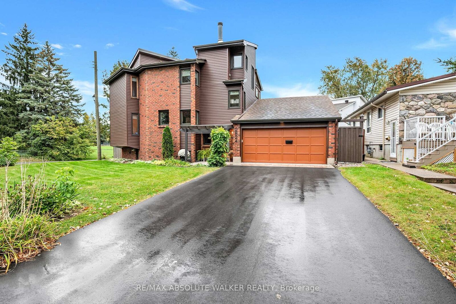 Property Photo:  2824 Haughton Avenue  ON K2B 6Z3 