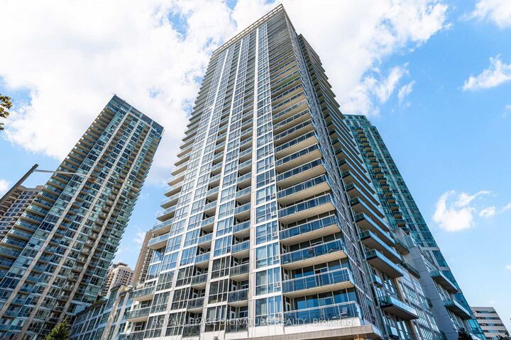Property Photo:  223 Webb Drive 1611  ON L5B 0E8 
