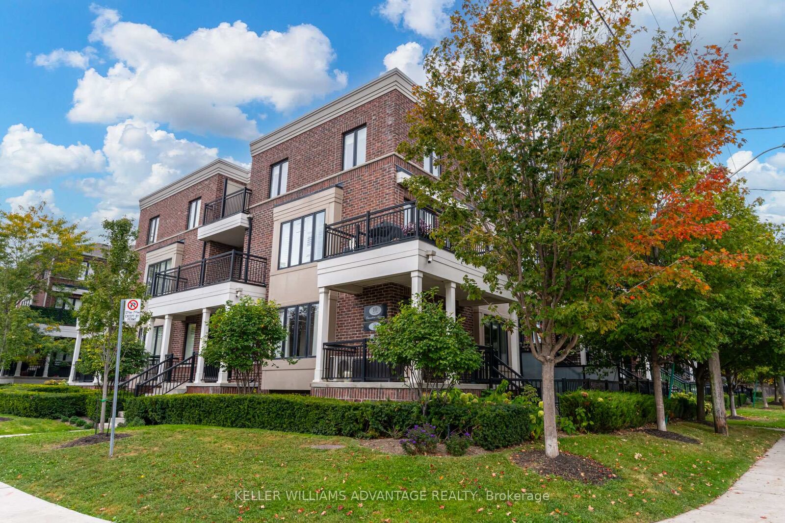 Property Photo: 10 Carnation Avenue 4 ON M8V 0B8