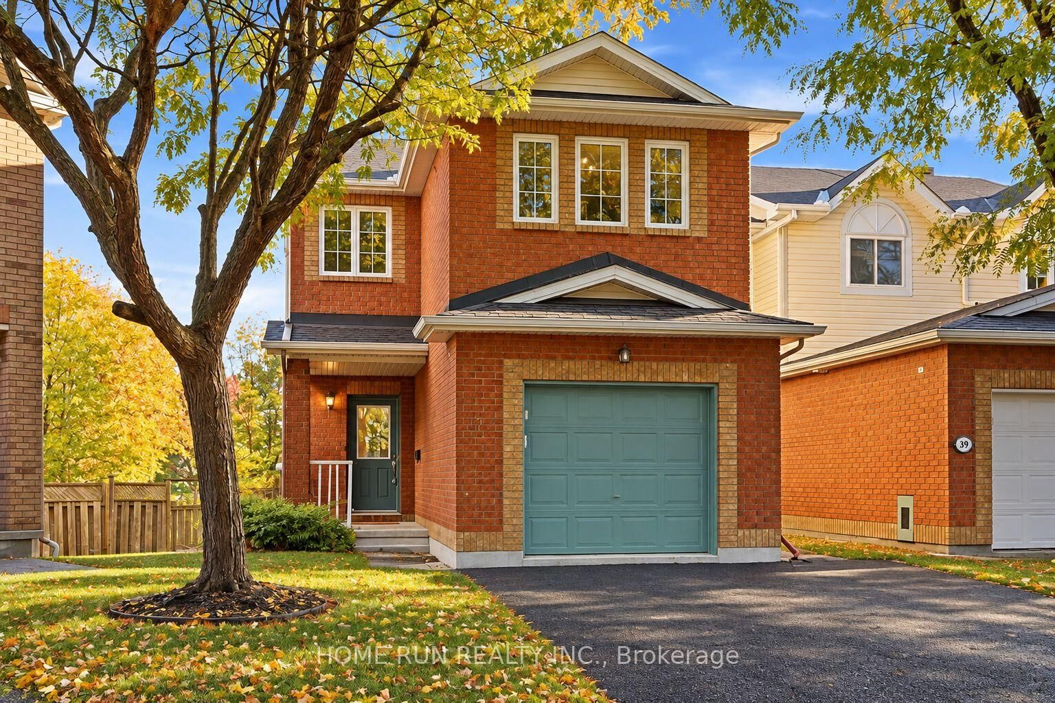 Property Photo:  37 Tobermory Crescent  ON K2K 2S2 