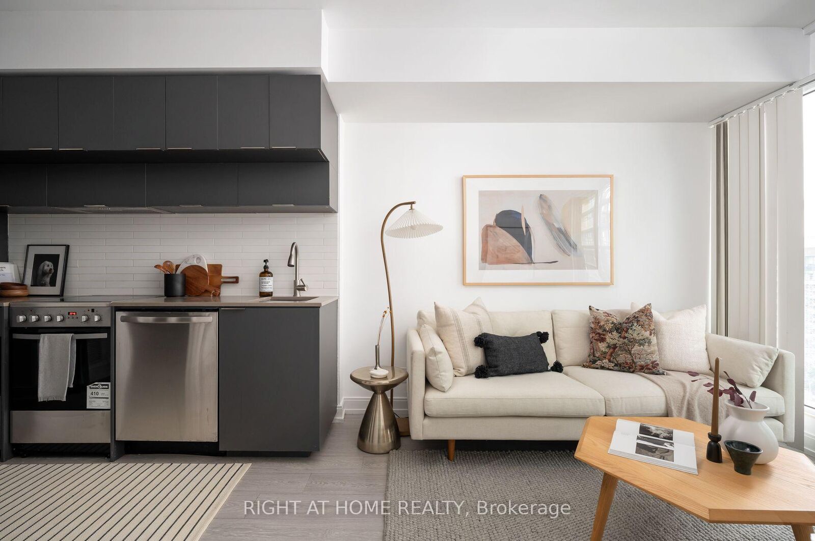 Property Photo:  181 Dundas Street E 1115  ON M5A 0N5 