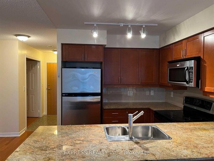 Property Photo:  736 Spadina Avenue 1302  ON M5S 2J6 
