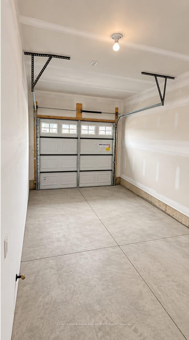 Property Photo:  30 Linden Park Lane  ON L9A 1Y3 