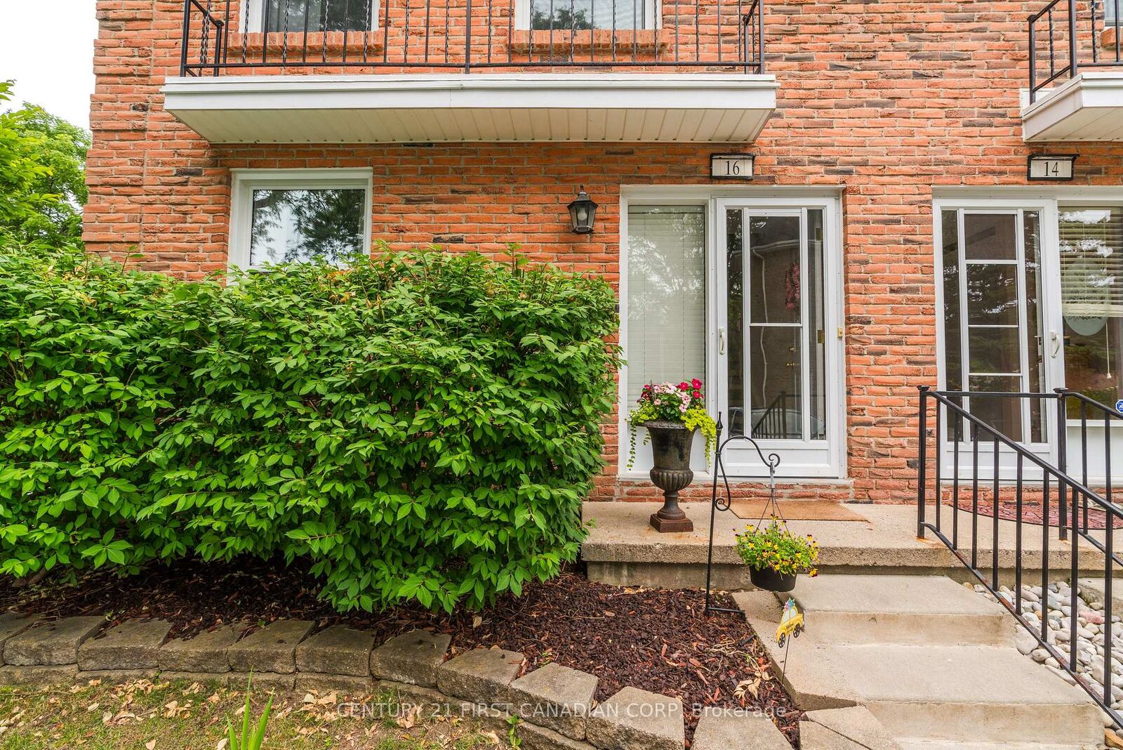 Property Photo:  1385 Commissioners Road W 16  ON N6K 1E2 
