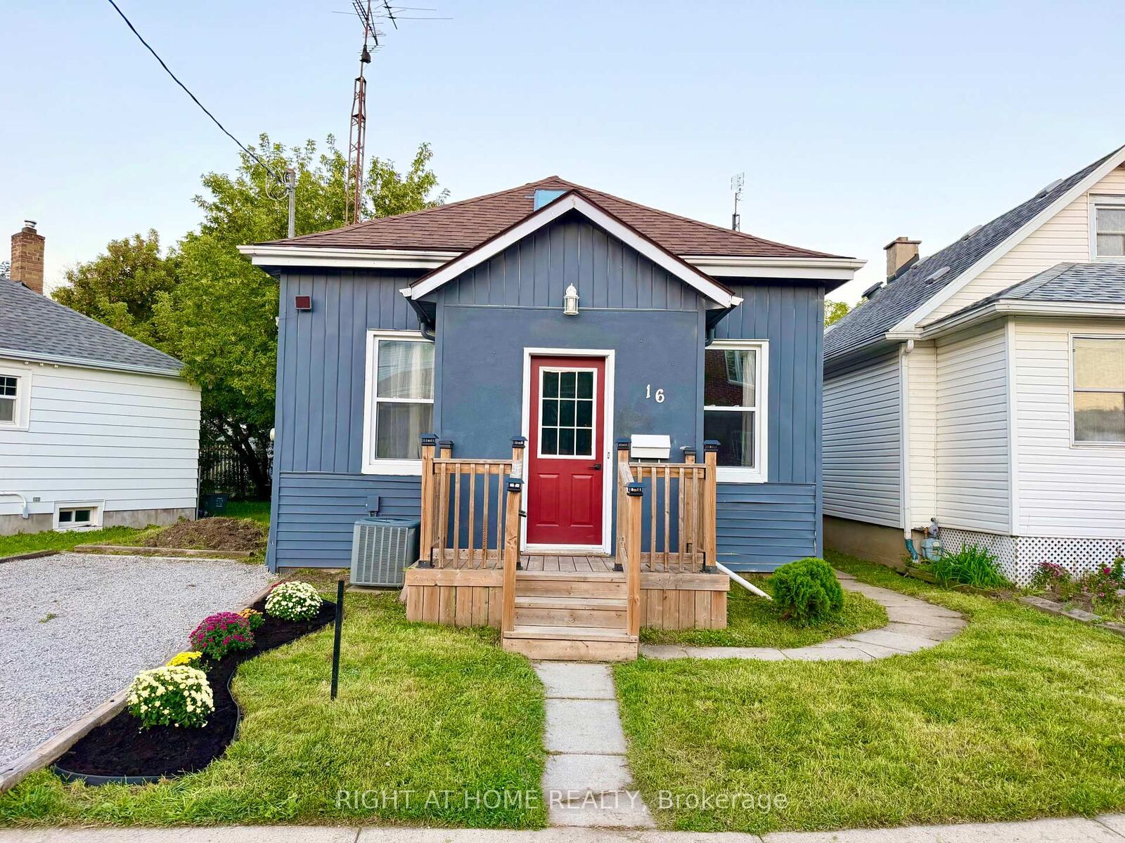 Property Photo:  16 East Street  ON L2R 3Y8 