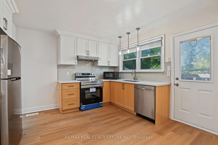 Photo de la propriété:  143 Elgin Crescent  ON N2J 2S5 