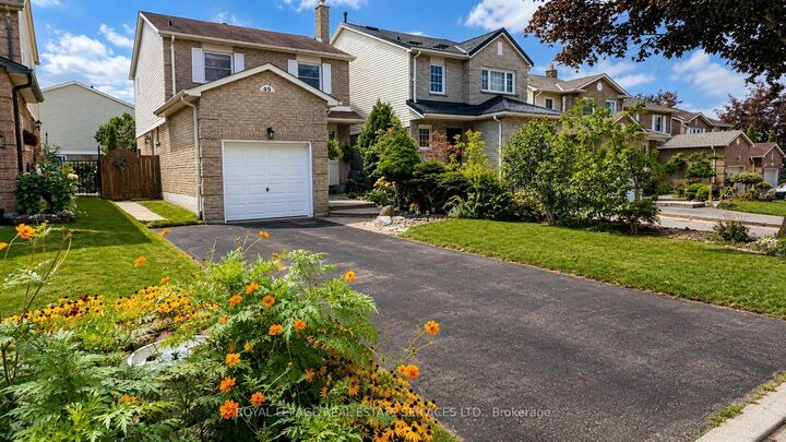 Property Photo:  49 Lowder Place  ON L1N 8B8 