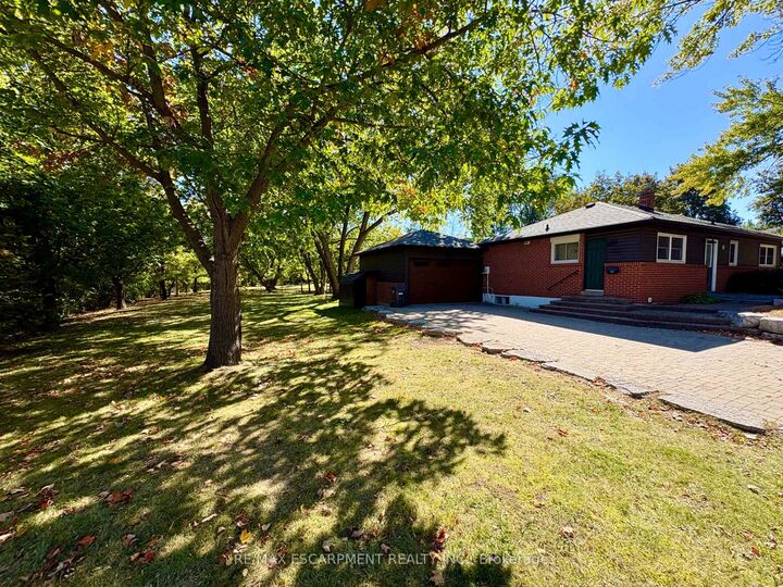 Property Photo: 292 Woodward Avenue Lower ON L9T 1V2