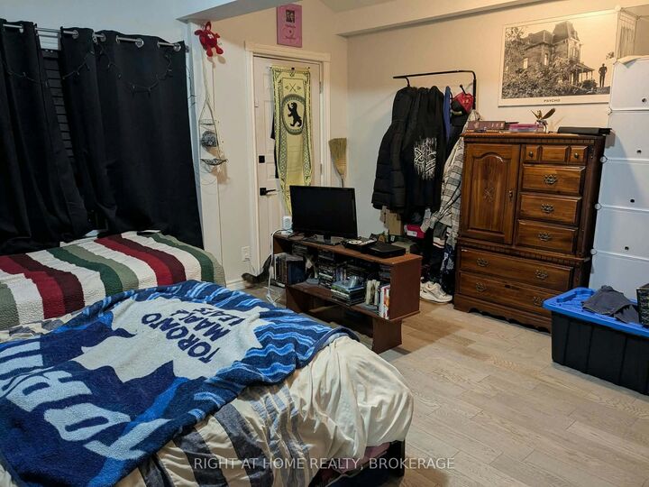 Property Photo:  34 Junkin Street Main  ON L2R 1N6 