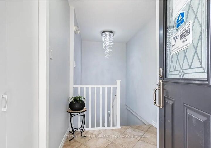 Property Photo:  231 Elizabeth Street S Lower  ON L6Y 1S2 