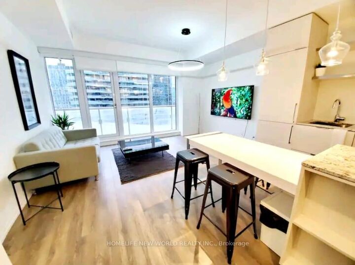 Property Photo: 197 Yonge Street 1806 ON M5B 0C1