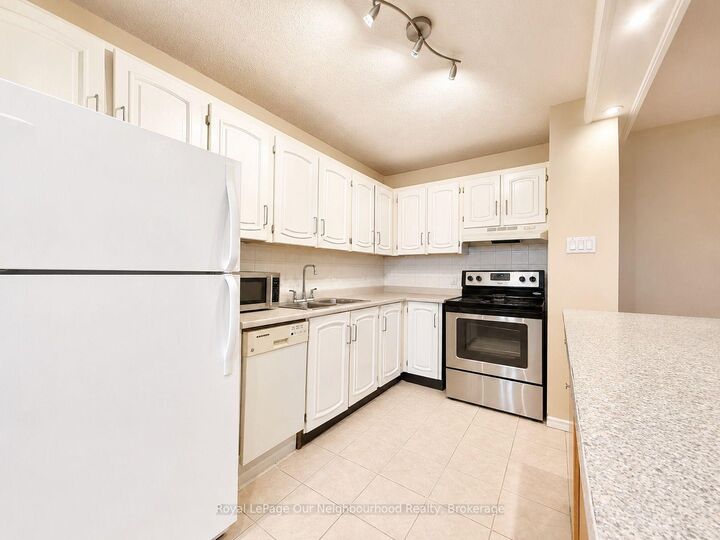 Property Photo: 215 Glenridge Avenue 509 ON L2T 3J7