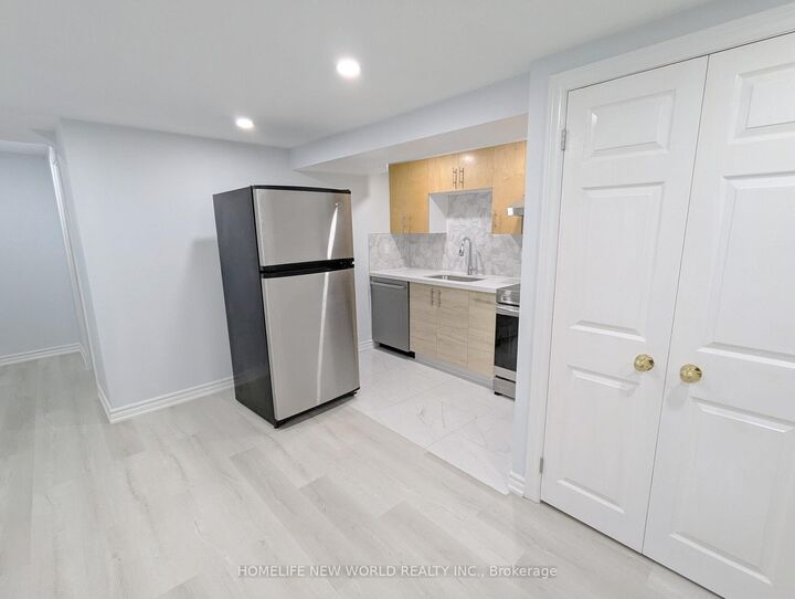 Property Photo:  90 Oakvale Avenue Lower  ON M4J 1J1 