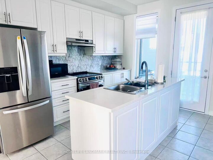 Property Photo:  8 Robert Eaton Avenue  ON L3S 0G3 