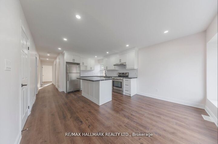 Property Photo:  39 Stansbury Crescent Upper  ON M1K 4R7 