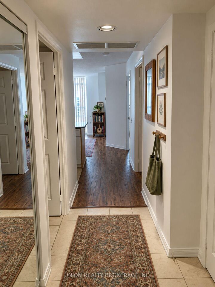 Property Photo:  153 Beecroft Road 2315  ON M2N 7C5 