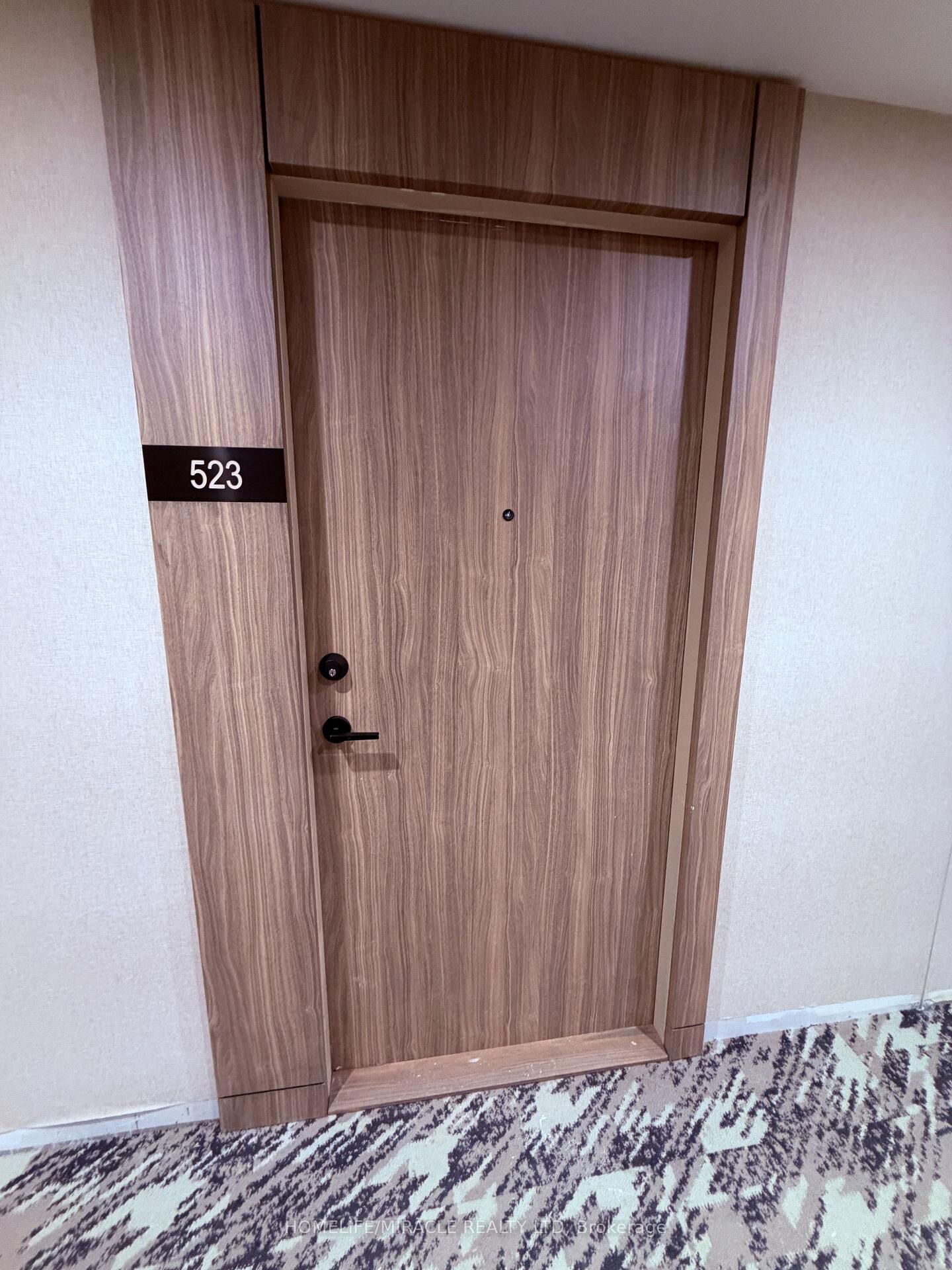Property Photo:  1381 Lakeshore Road E 523  ON L5E 1G6 