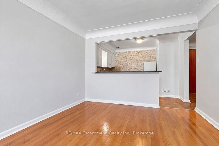 Property Photo: 830 Robinson Street 303 ON L7R 2L5