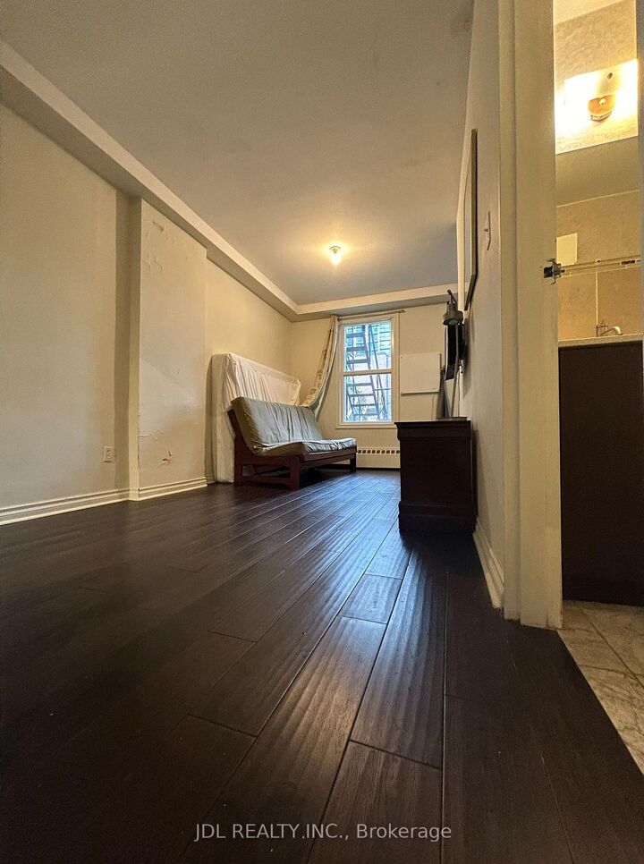 Property Photo:  3 Pembroke St Street Wholeonebedroom Unit Main  ON M5A 2N6 