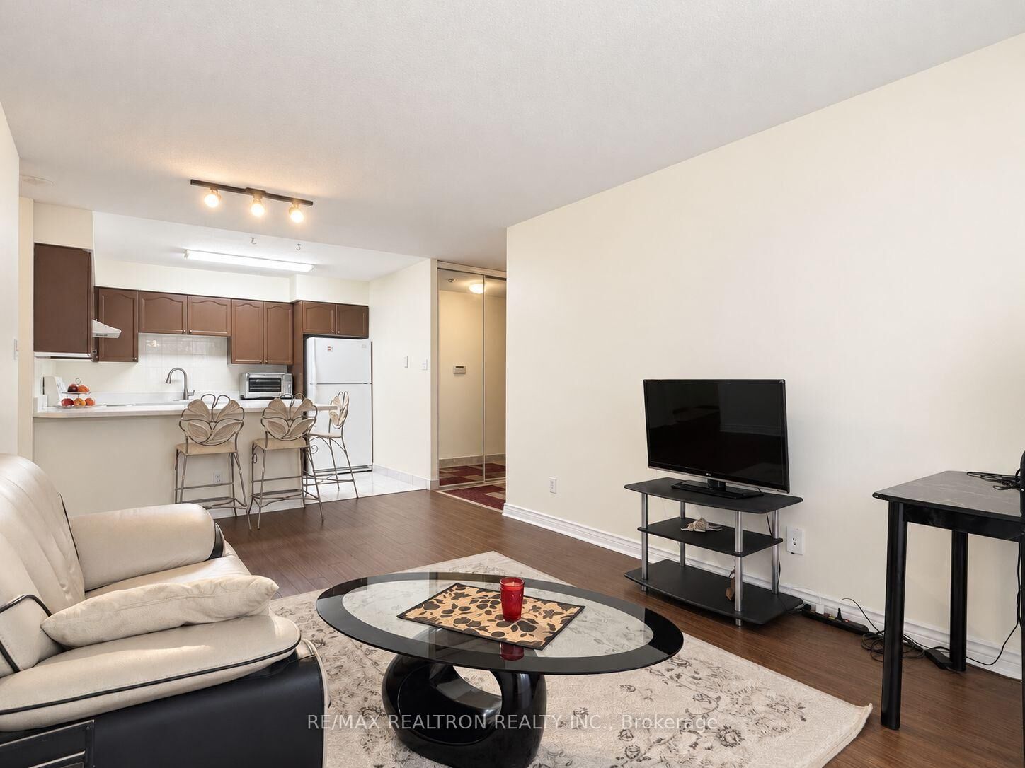 Property Photo:  256 Doris Avenue 511  ON M2N 6X8 