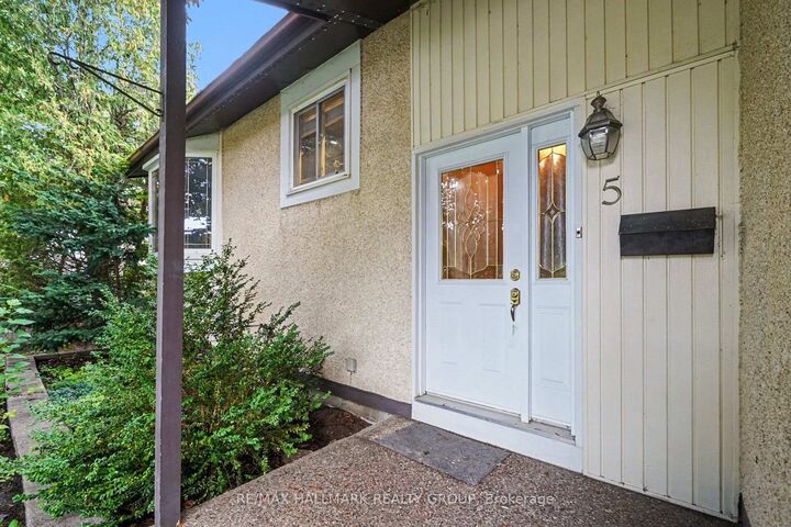 Property Photo:  5 Lansfield Way  ON K2G 3V7 