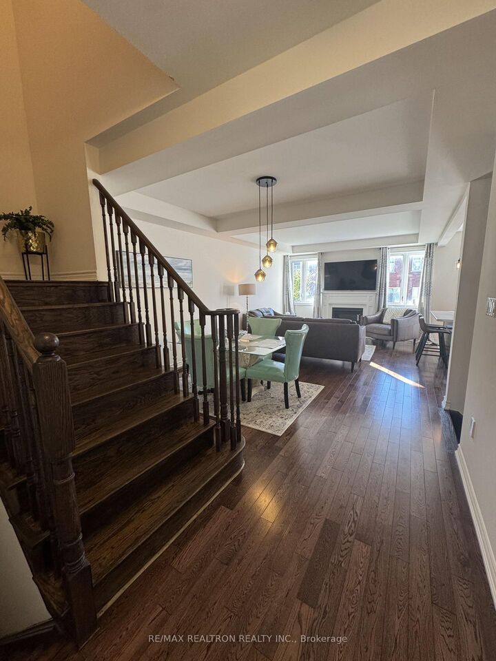 Photo de la propriété:  49 Mondial Crescent  ON L9N 0S2 