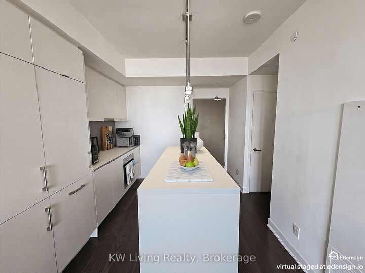 Property Photo:  88 Harbour Street E 6703  ON M5J 0C3 