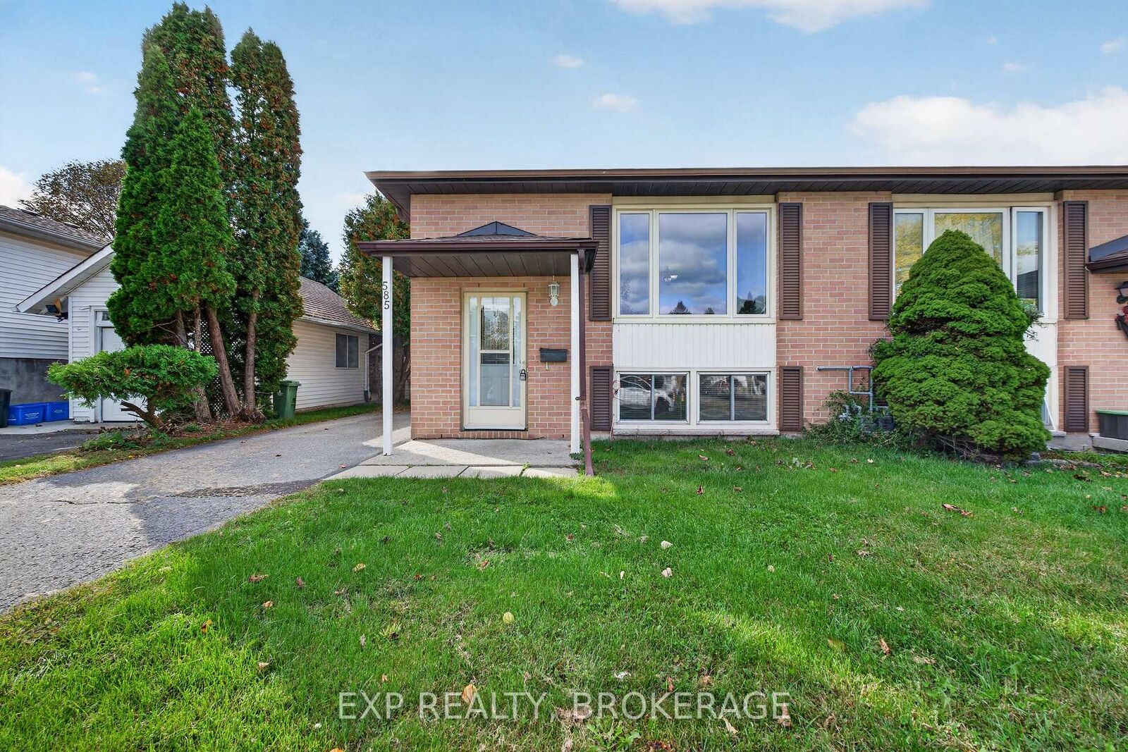 Property Photo:  585 Gavin Court  ON K7M 8B8 