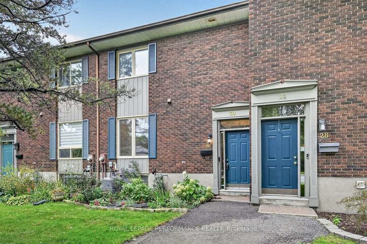 Property Photo:  30 Viewpointe Private  ON K1V 1M6 