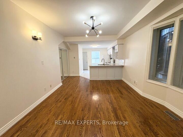 Property Photo:  721 Carlaw Avenue Main  ON M4K 3K8 