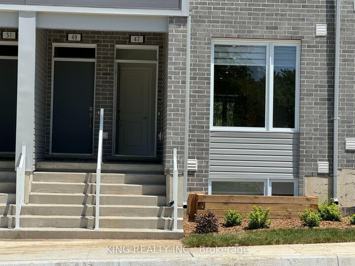 Property Photo:  990 Deveron Crescent 47  ON N5Z 0B3 